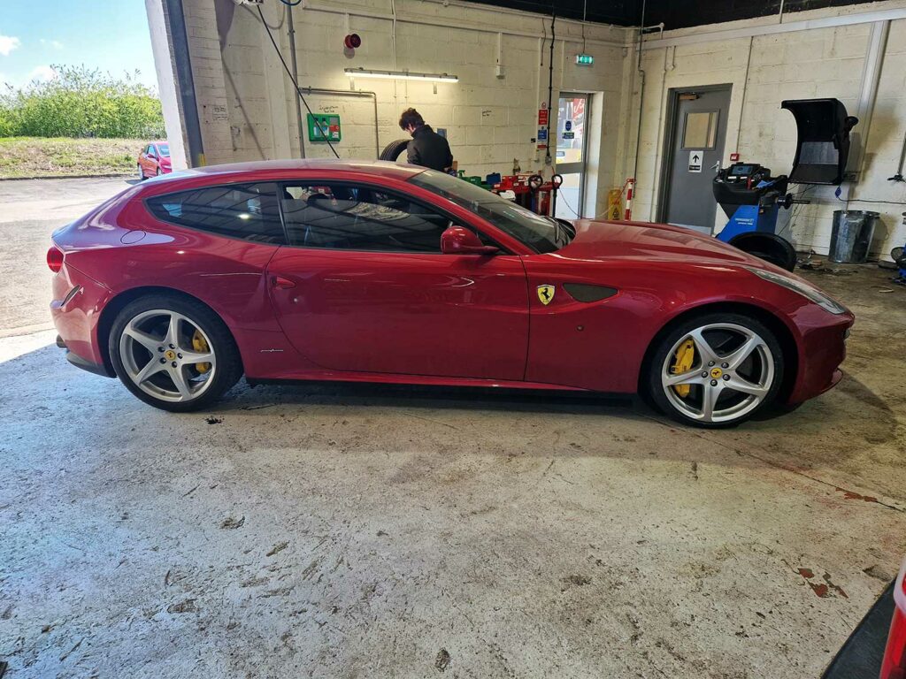 Pirelli PZERO F01 Tyres for stunning Ferrari FF V12 supercar