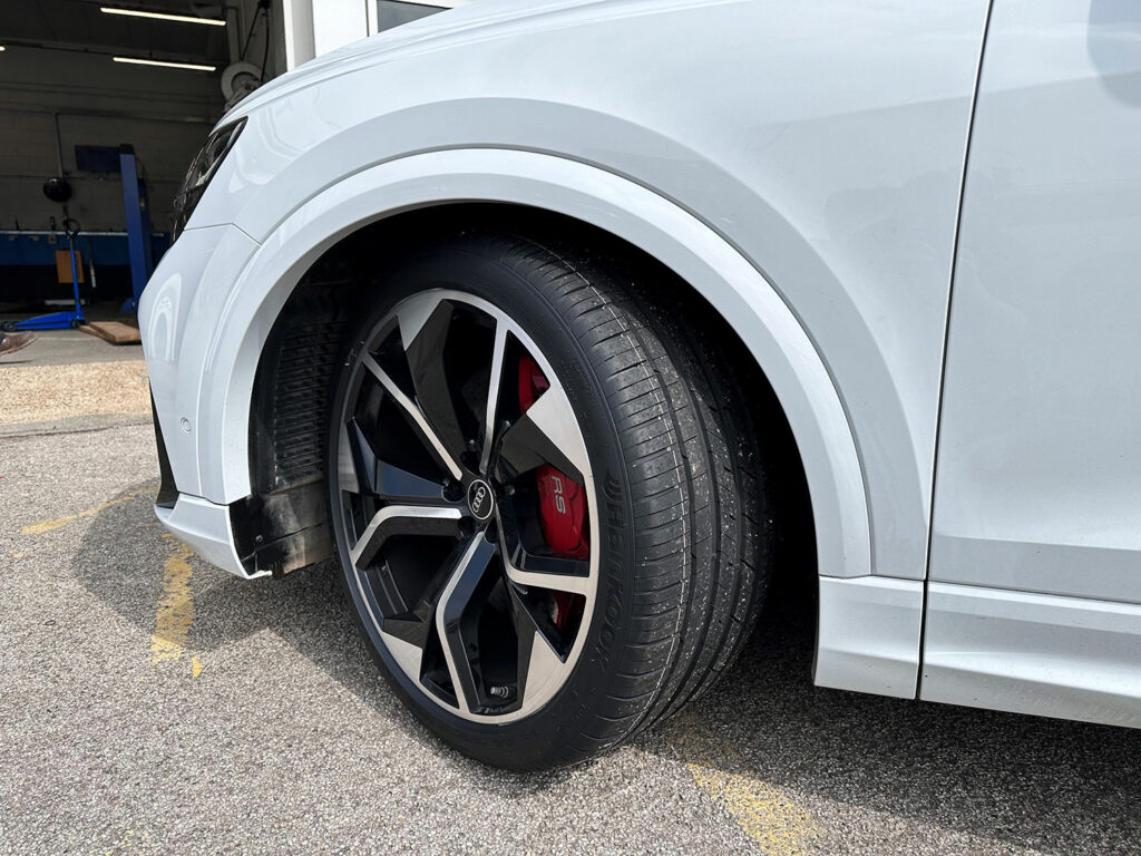This RSQ8 uses the Ventus S1 evo3 SUV (K127A) pattern in the same size front and rear, 295/35R23