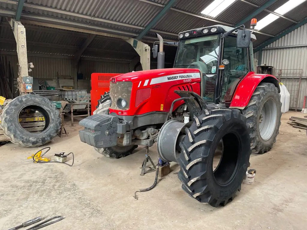 Ascenso tyre fitting Agricultural tyre farm safety