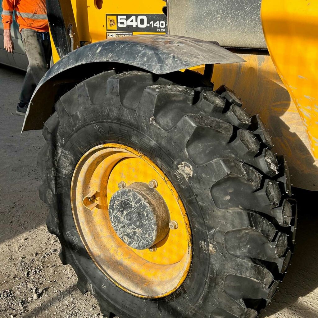 Ascenso tyres on JCB 540-140 telehandler