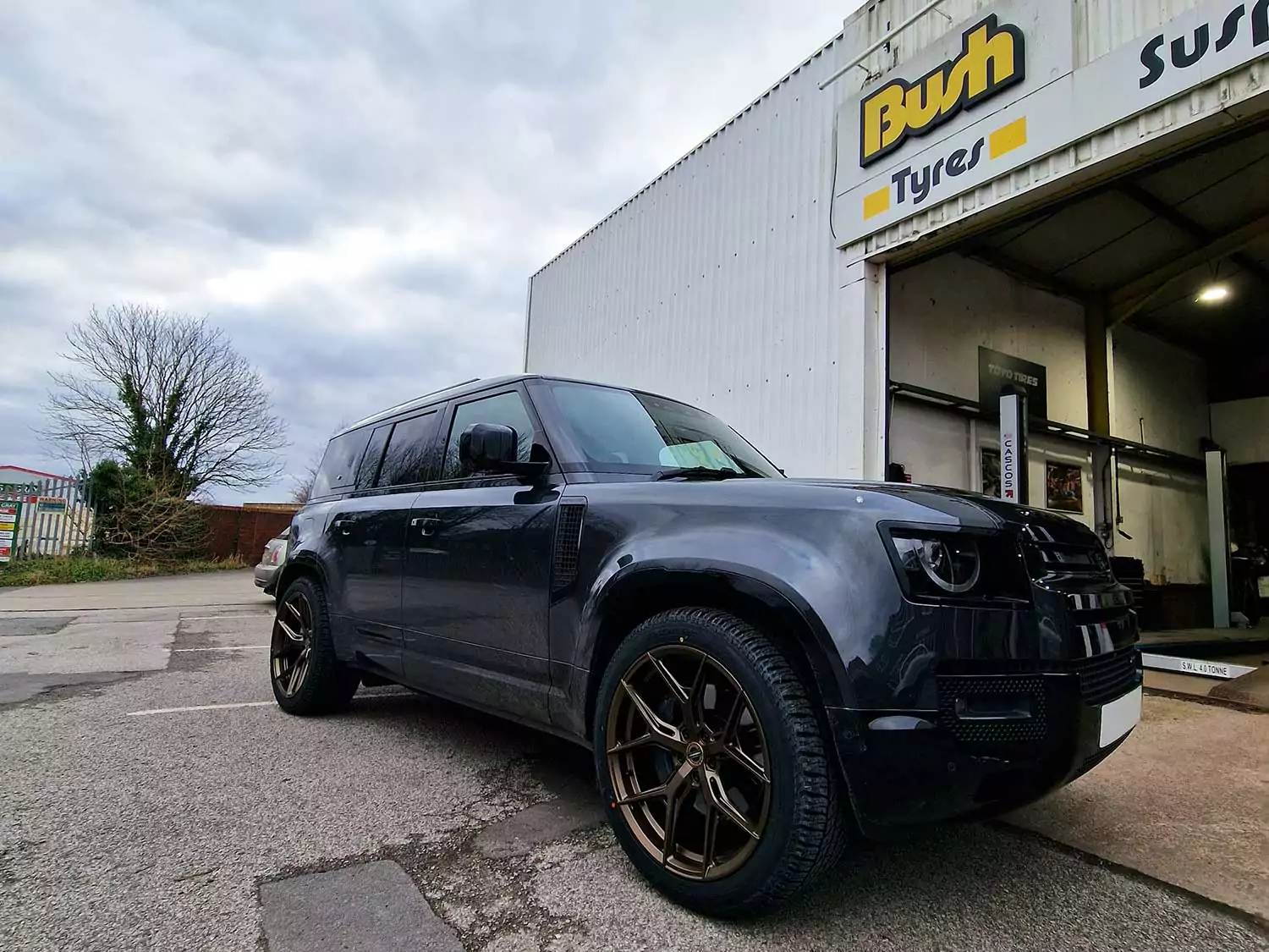 This 2023 Land Rover Defender 110 X-DYNAMIC HSE visited our Horncastle Branch for a full set of Vossen HF-5 alloy wheels. Supplied and fitted with a full Set of, “don’t forget the spare”, Yokohama Geolander GO15 All Terrain Tyres. This car is ready for any adventure.