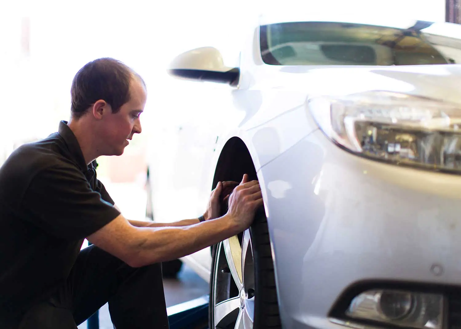 How to change a car tyre