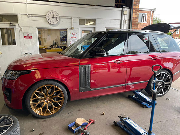 Supercharged Land Rover SVAutobiography on Vossen Wheels and Toyo Tyres