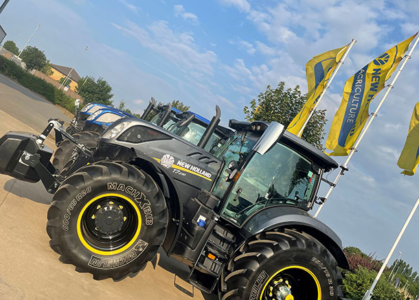 Custom wheels and Michelin MACHXBIB Tyres for New Holland T7.230 Auto Command