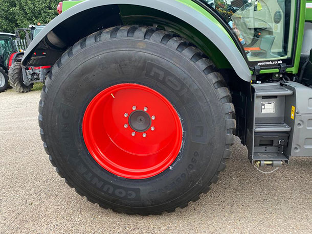 Fendt 314 Vario tractor on new wheels and Nokian Country King tyres