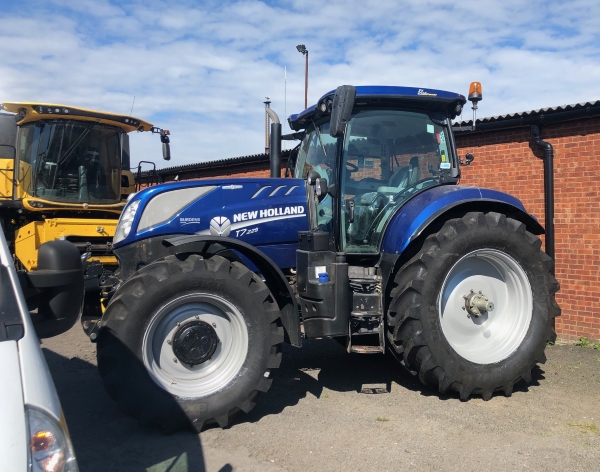 BKT RT657 Agrimax on New Holland | Bush Tyres