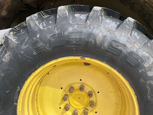 FuAscenso Agricultural Tyres Fitted to John Deere 5140R Tractor