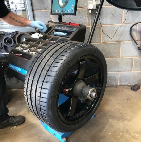 Wheel balancing Michelin Pilot Sprt 4s tyres on Nismo LM GT4 Wheels | Bush Tyres