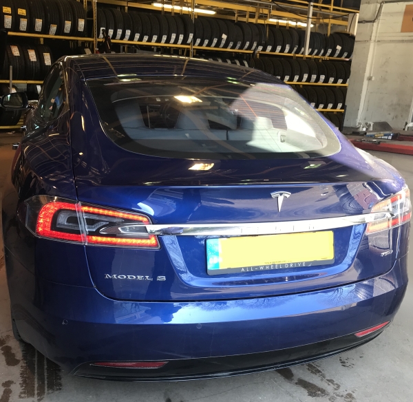 Tesla Model S fitted with Michelin Primacy 3 Acoustic tyres
